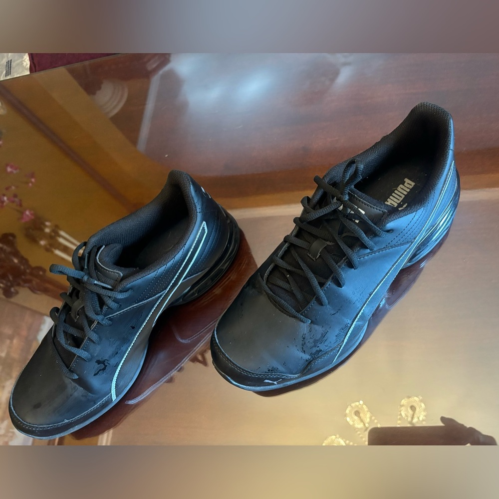 EUC Puma Sneakers